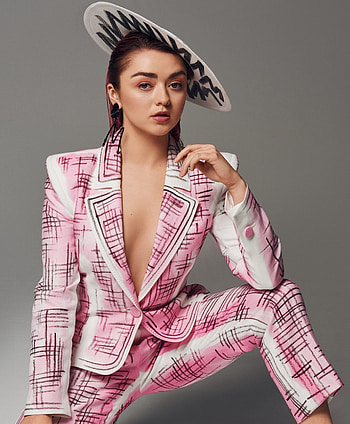 Maisie Williams net worth, Acting career, Height and age, Filmography highlights HD phone wallpaper