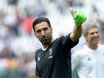 Buffon's career at PSG, Football legend, Goalkeeping genius, Sports inspiration HD wallpaper