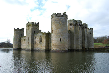 Bodiam Castle, Travels, Ghostly tales, Medieval fortress HD wallpaper