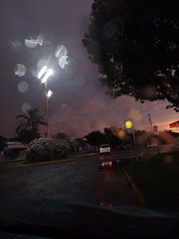 Lluvia en la ciudad, automotive lighting, cloud HD phone wallpaper
