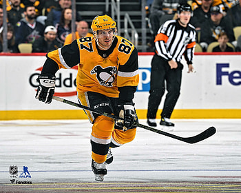 Sidney Crosby, Unsigned jersey celebration, Penguins gold alternate, Walmart exclusive HD wallpaper