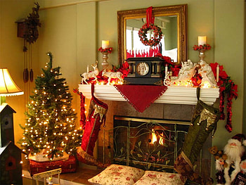 Merry Christmas, walls, pointsetta trees, flames, lamp, santa clause, fireplace, statues, gold, clocks, teddy bear, reflection, teddy, animals, candles, clock, pillows, santa, mirror, house, garland, sleigh, grate, lights, deer, red, stockings, tinsel, wreath HD wallpaper