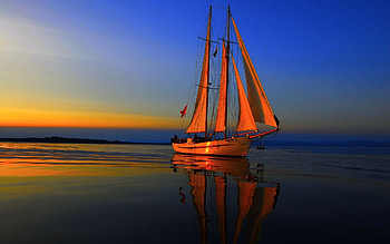 Sailing at sunset, boat , Tranquil beauty, Mesmerizing scenery HD wallpaper