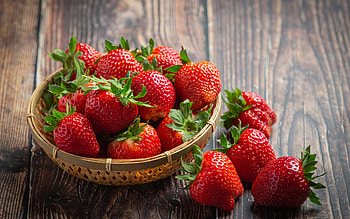 Strawberries, basket, wooden, red HD wallpaper