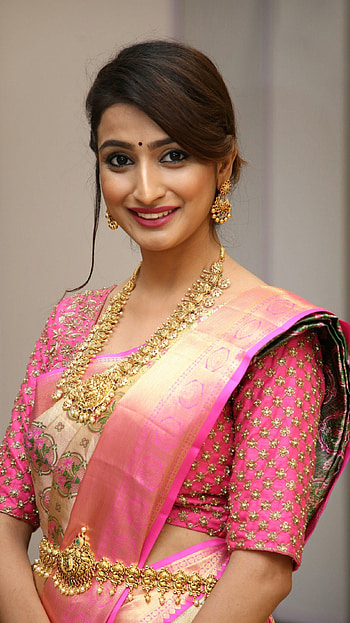 Fasiha Waseem, telugu actress, model, saree beauty HD phone wallpaper