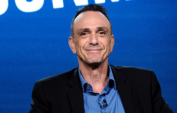 Hank Azaria movies, Insured vocal cords, Health scare, The Simpsons actor HD wallpaper