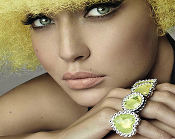 Gigi Hadid, model, ring, girl, fluffy, hand, woman, jewel, yellow, face, hair HD wallpaper