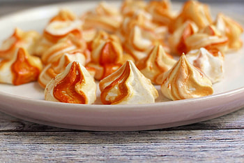 Baiser Kisses, Homemade, Colorful Meringue, Dessert HD wallpaper