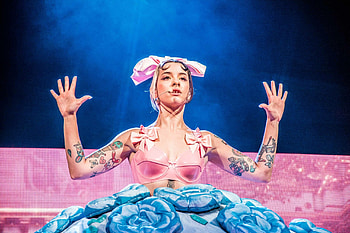 O2 Shepherds Bush Empire, Melanie Martinez HD wallpaper