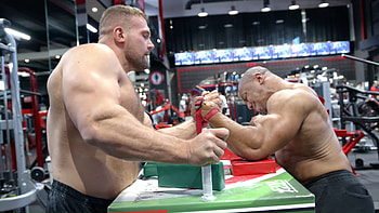 Larry Wheels vs Kirill Sarychev, Arm Wrestling HD wallpaper
