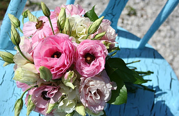 Flowers, Chair, Bouquet, Shadow, Lisianthus Russell, Lisiantus Russell HD wallpaper