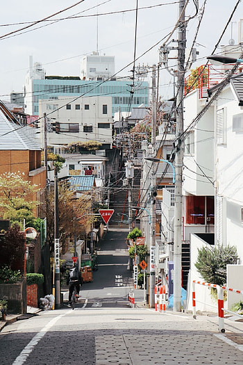Tokyo street aesthetics, Japan's characteristic alleys, Tokyo bicycles, Japan graphy HD phone wallpaper