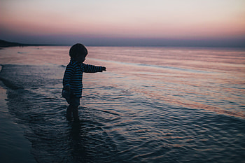 Sunset, Sea, Miscellanea, Miscellaneous, Kid, Tot, Child, Childhood HD wallpaper