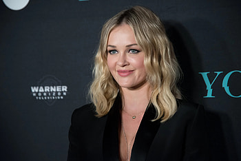 Ambyr Childers, Talented actress, Captivating performances HD wallpaper