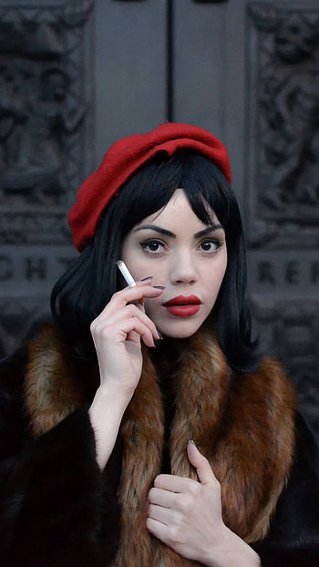 Girl in Fur Coat Smoking, smoking, woman, model HD phone wallpaper