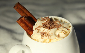 Cup of Ice Cream, cinnamon, ice cream, cinnamon sticks, cup HD wallpaper