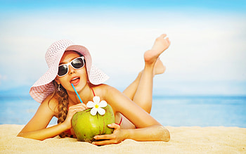 Summer treat, girl, beach, woman, summer, sunglasses, flower, drink, vara, hat HD wallpaper