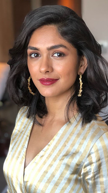 Mrunal Thakur, Beautiful, Actress HD phone wallpaper