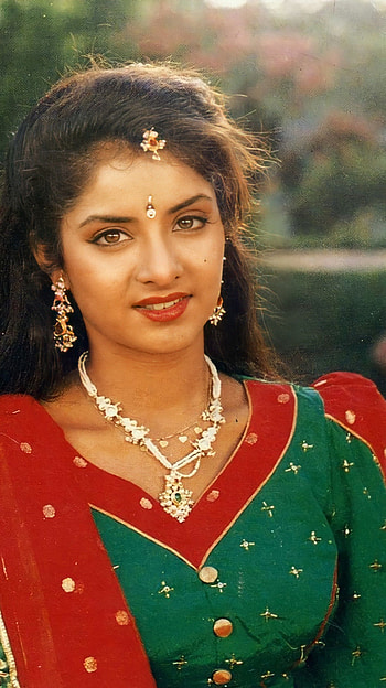 Divya Bharti, bollywood actress, vintage HD phone wallpaper