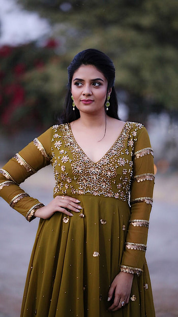 Sreemukhi, telugu actress, model HD phone wallpaper