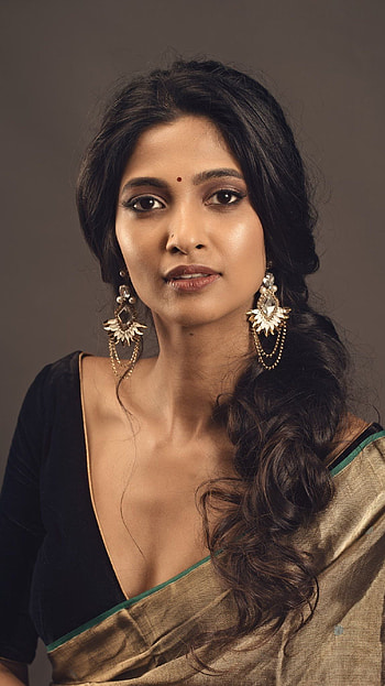 Keerthi Pandian, saree lover, beautiful HD phone wallpaper