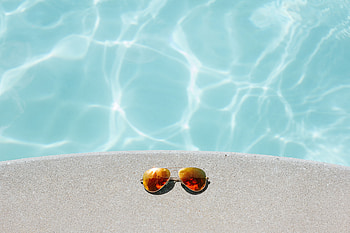 Water, Miscellanea, Miscellaneous, Spectacles, Glasses, Pool, Sunglasses HD wallpaper