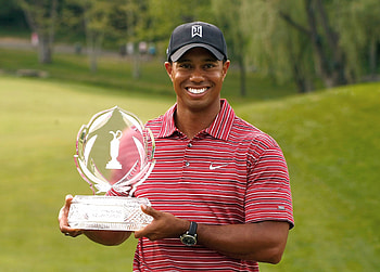 2009 Memorial Tournament trophy, Tiger Woods HD wallpaper
