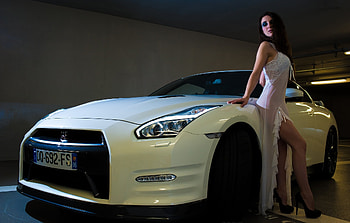 Nissan GT-R, pose, shoes, supercar, Nissan GT-R, car, auto, girl, legs HD wallpaper