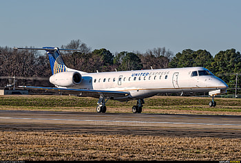 ExpressJet Airlines, Embraer EMB 145 at Memphis Intl HD wallpaper