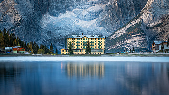 Majestic Lakeside Retreat: Stunning Sea and Mountain Landscape in, landscape, sea HD wallpaper