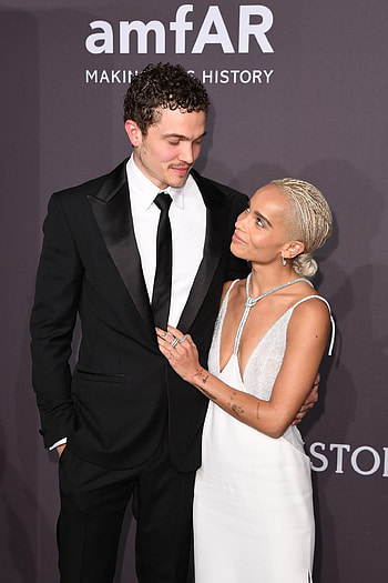 Tragic celebrity breakups, Emotional split, Heartbreaking news, Relationship woes HD phone wallpaper