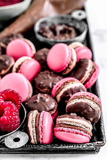 Chocolate and raspberry, Macarons HD phone wallpaper