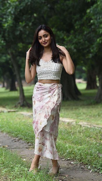 Tridha, telugu actress HD phone wallpaper