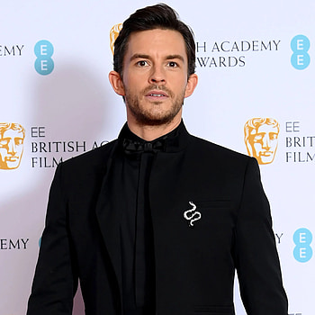 Jonathan Bailey, Split pants, Filming, TV Shows HD phone wallpaper