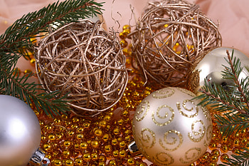Christmas balls, merry christmas, graphy, elegantly, balls, beautiful, nice, happy new year, decoration, holiday, cool, harmony HD wallpaper