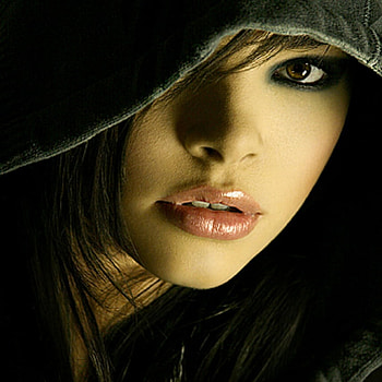 Concealed Beauty, model, green, hood, face, lips, beautiful, eye, female HD wallpaper