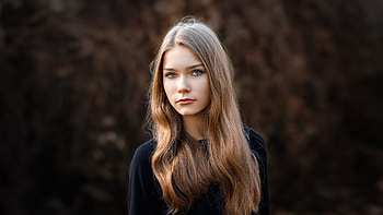 Girl model, outdoor, dark clothes, beautiful HD wallpaper