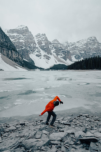 Mountains, Snow, Miscellanea, Miscellaneous, Snow Covered, Snowbound, Human, Person, Pose HD phone wallpaper