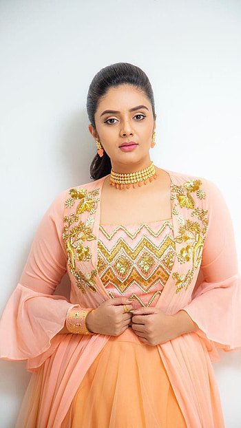 Sreemukhi, telugu actress, model, anchor HD phone wallpaper