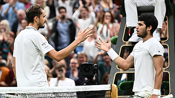 Wimbledon 2023 High-Definition : Tennis Stars Action Shot, Daniil Medvedev, Carlos Alcaraz, Wimbledon 2023, tennis, Sports HD wallpaper