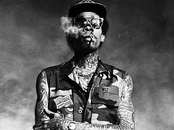 smoking wiz khalifa black and white wiz khalifa . HD wallpaper