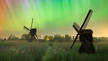 Windmill And Evenings, windmill, aurora, nature, northern-lights, sky, graphy HD wallpaper