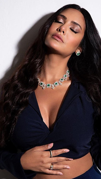Esha Gupta, bollywood actress, model, sexy gorgeous HD phone wallpaper