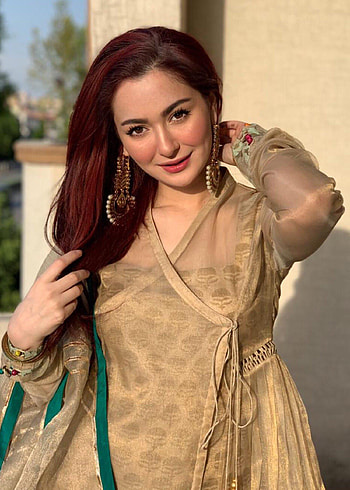 Hania Amir HD phone wallpaper