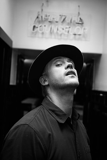 Boyd Holbrook, Women are superior HD phone wallpaper
