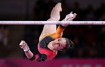 Martina Dominici, Uneven Bars HD wallpaper