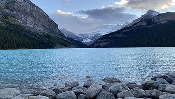 Lake Louise, Banff NP, Alberta, clouds, landscape, sky, canada, water, mountains, rocks, stones HD wallpaper