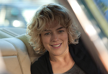 Olivia Williams, Smile HD wallpaper