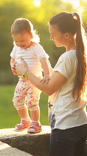 Mom And Baby, Baby Walk HD phone wallpaper