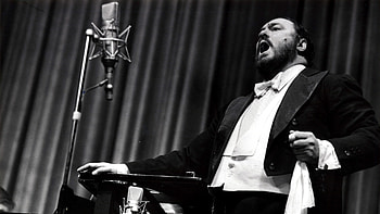 Luciano Pavarotti, Legendary tenor, Opera maestro, Iconic performances HD wallpaper